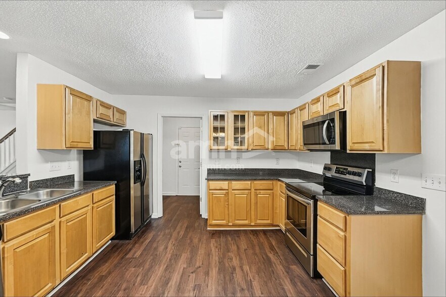 Building Photo - 130 Devon Forest Dr