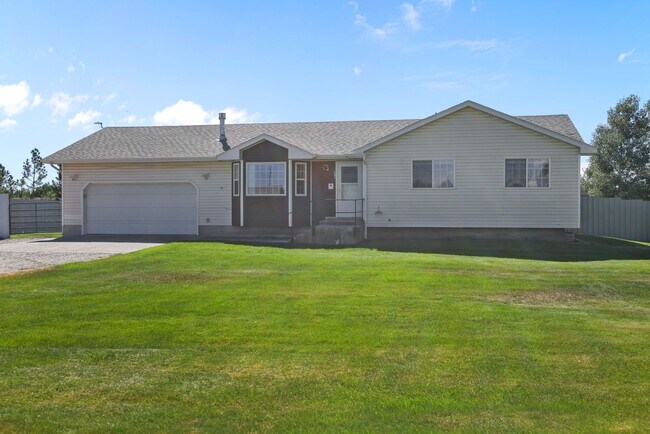 Building Photo - 5 Bed 3 Bath Home in Rigby