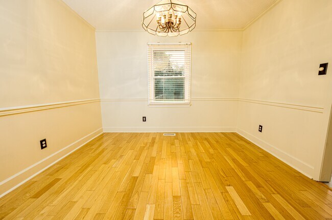 Building Photo - 419 Boros Rd