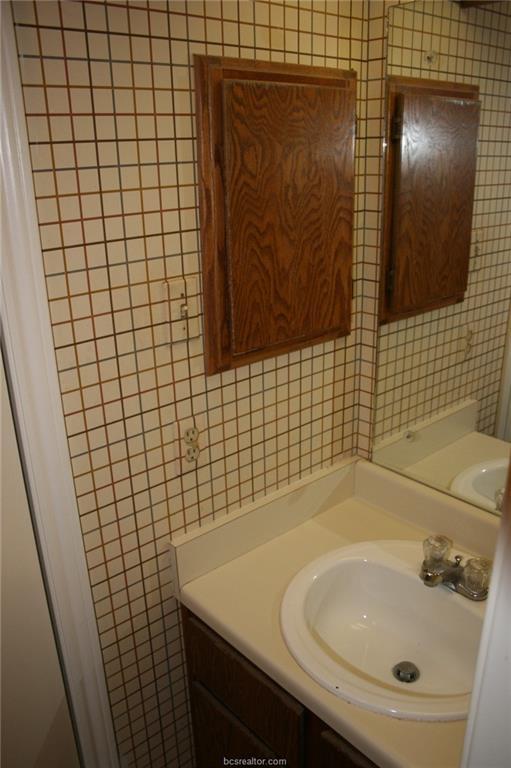 Building Photo - 1805 Woodsman Dr