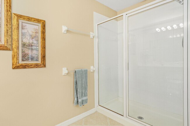 Building Photo - 8381 Village Edge Cir