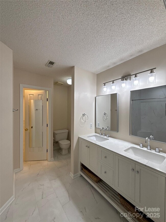 Building Photo - 14520 Sapphire Ln
