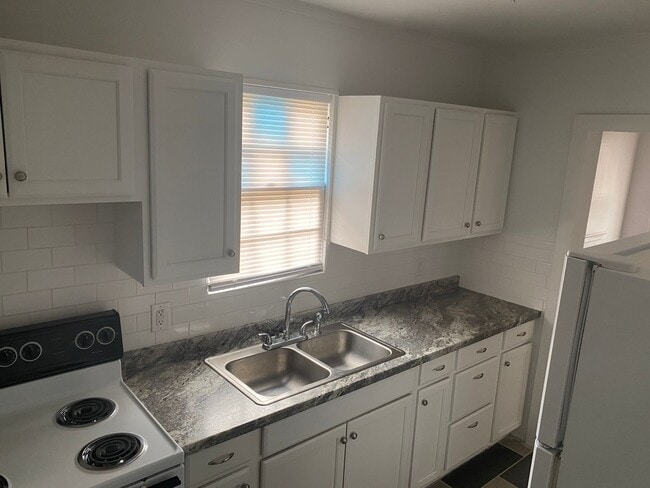 Building Photo - 1117 S 11th St