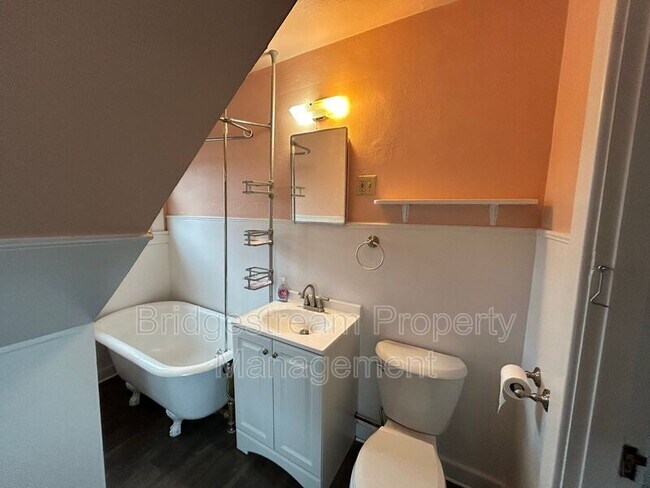 Building Photo - 427 Gunckel Ave