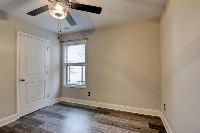 Building Photo - Sharp 3bed 2 ba.  upgrades throughout.