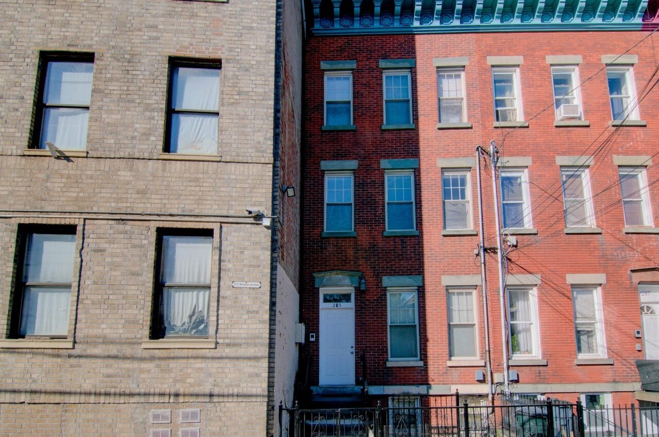 Building Photo - 285 Bergen Ave