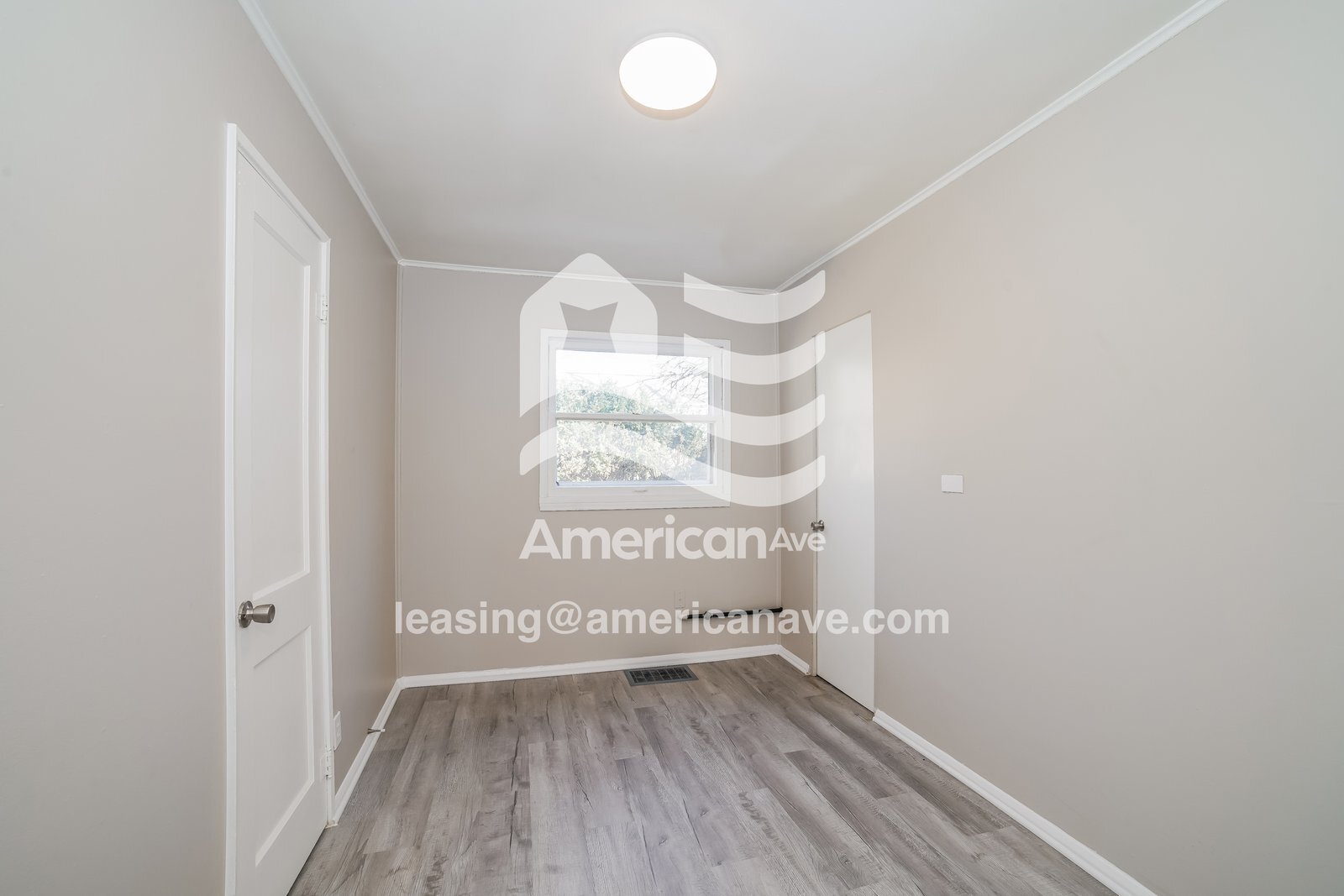 Building Photo - 823 W Bartlett Ct