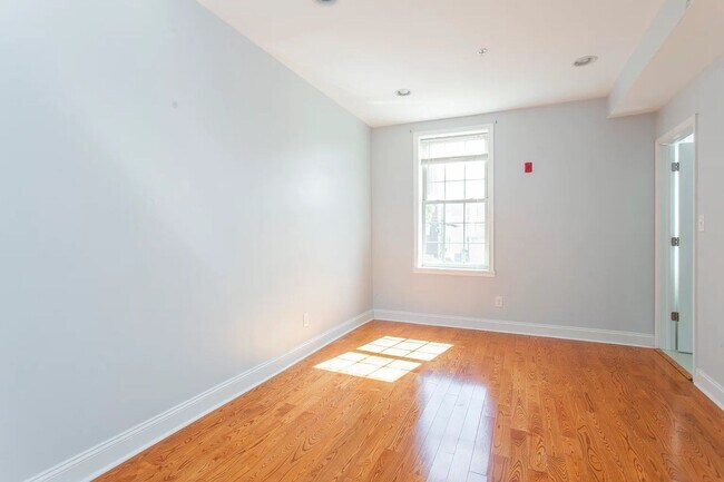 Building Photo - 2534 Amber St