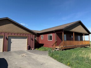Building Photo - 3 Bedroom 2 Bathroom South of Bozeman!