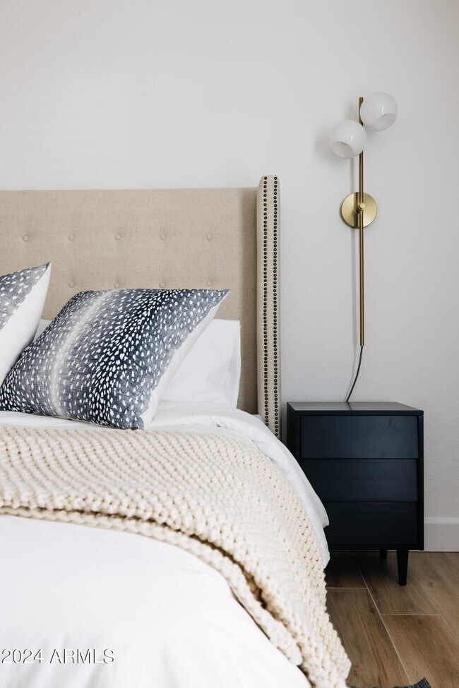 Building Photo - 6629 E Dreyfus Ave