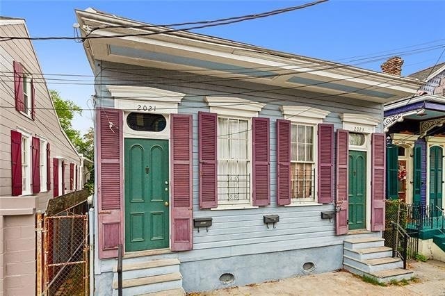 Building Photo - 2021 Burgundy St