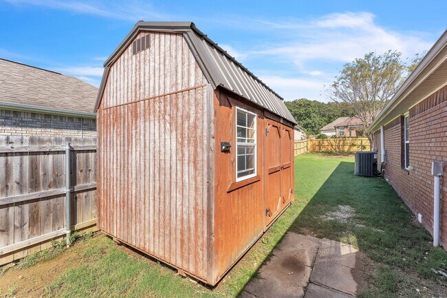 Building Photo - 3/2 Home with EV Charger, Great Outdoor Sp...