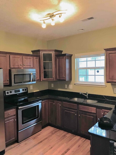 Building Photo - 827 Spence Enclave Ln