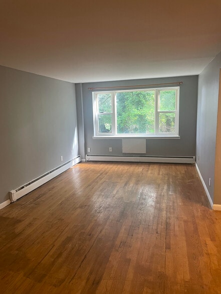 Building Photo - 70 Farmington Ave