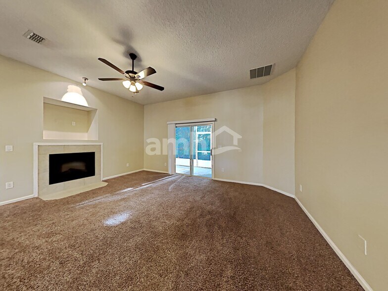 Building Photo - 11390 Oaklawn Rd