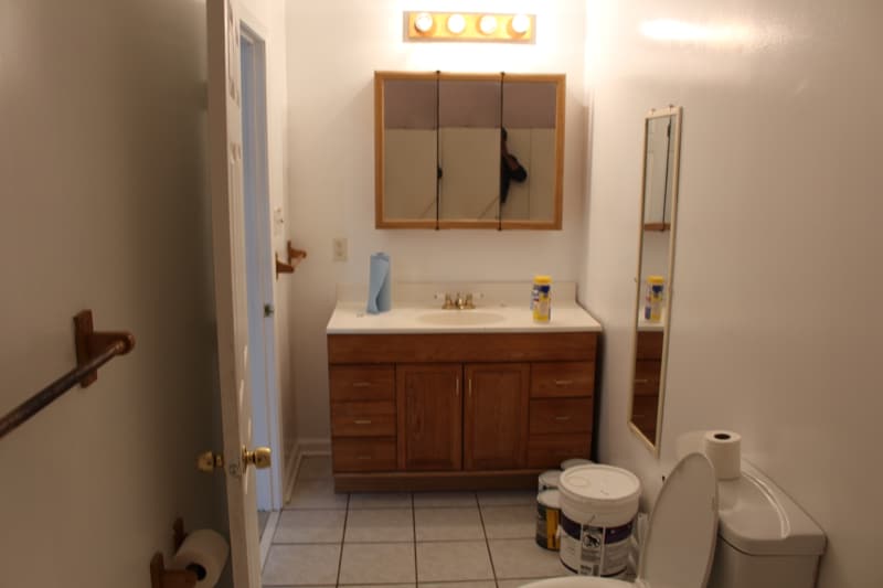 Building Photo - 204 Meadow Ln