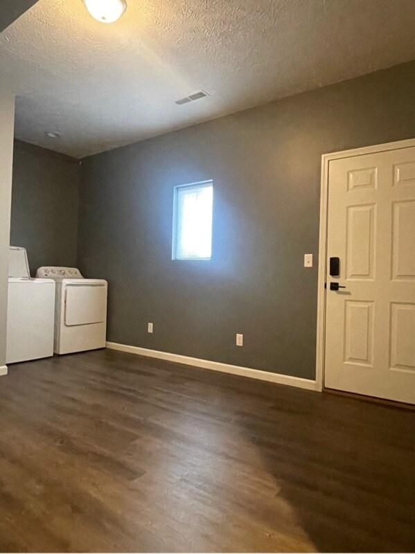 Building Photo - 2304 W George St