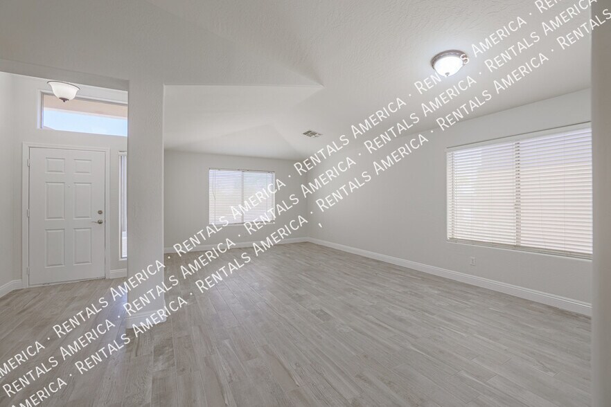 Building Photo - 3050 E Cherry Hills Pl