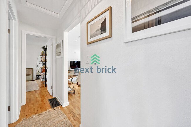 Building Photo - A beautiful 3 bedrooms and 2 bathrooms house
