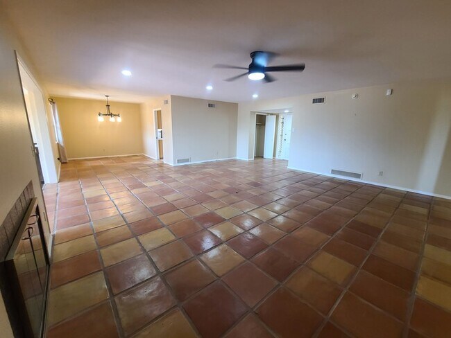 Building Photo - Beautiful 3bedroom 2 bathroom