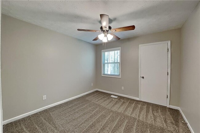 Building Photo - 4171 Woodcrest Dr