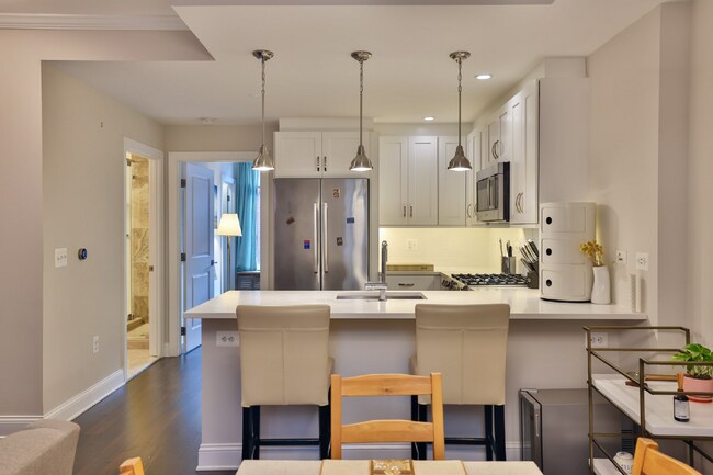 Building Photo - Pets Welcome!! Private Garage Parking Avai...