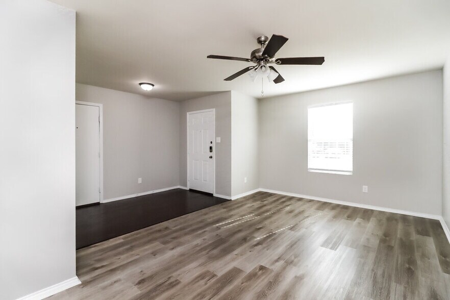 Building Photo - 10009 Calcite Dr