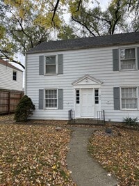 Building Photo - New 2 bed Duplex Listing!