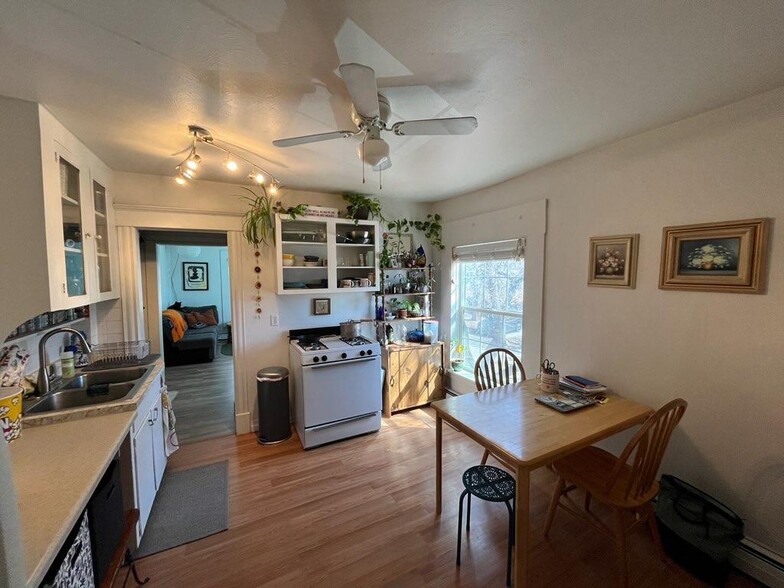 Kitchen - 1304 W Kiowa St