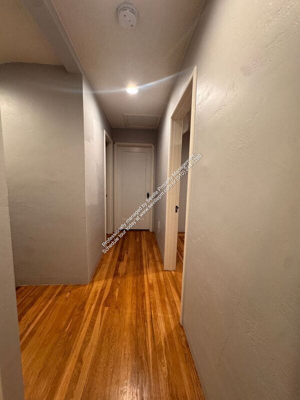 Building Photo - 7850 Crest Ave