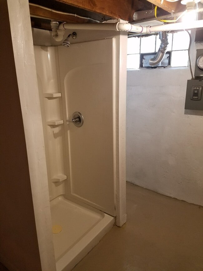 Primary Photo - 1002 Burr