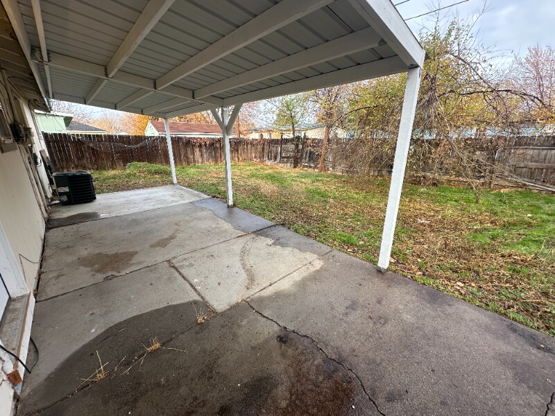 Building Photo - 1260 E 4th N