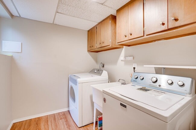 Building Photo - Beautiful 5 bed 3 bath Kirkland single fam...