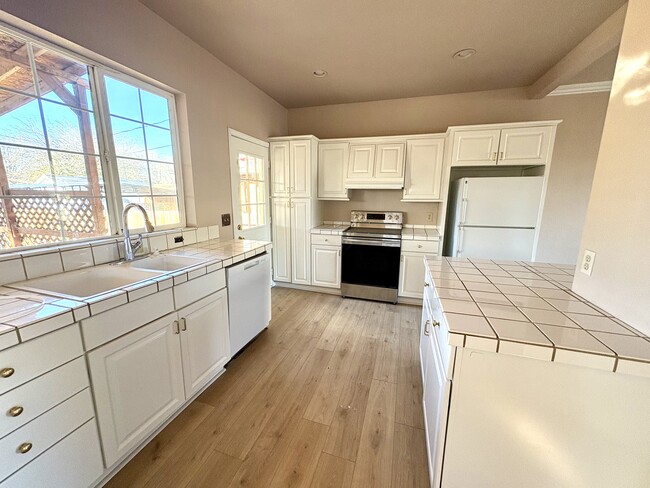 Building Photo - 1465 Central Ave