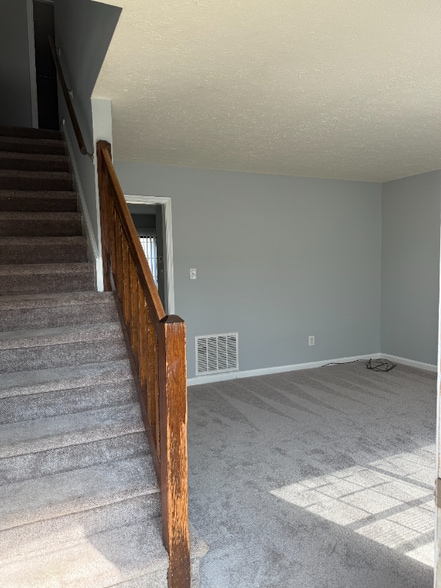 Building Photo - 16 Duiguid Dr