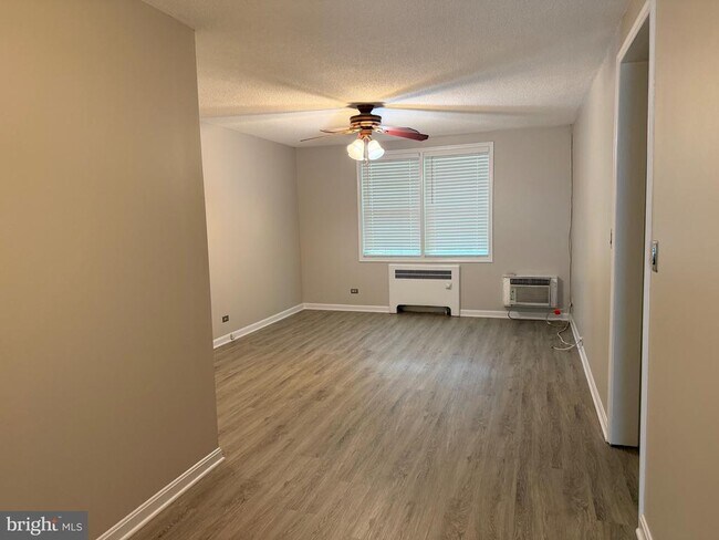 Building Photo - 230 N George Mason Dr