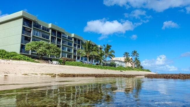 Building Photo - BEACH FRONT 2/2/1pkg, furnished condo on W...