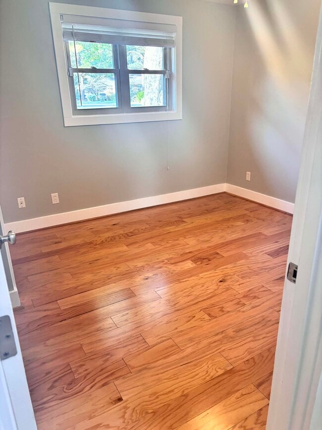 Building Photo - 339 Thole St