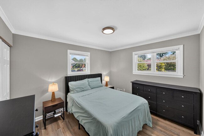 Building Photo - Updated Single-Family Home for Rent in Fairlawn