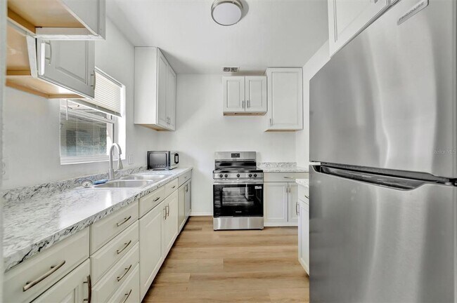 Building Photo - 6348 7th Ave N