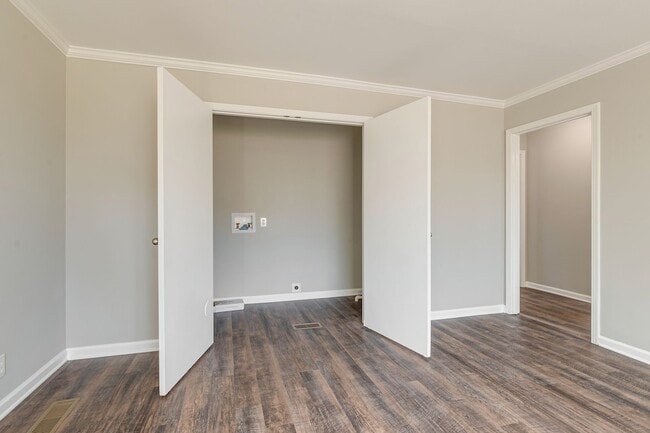 Building Photo - 1311 Mini Ct N