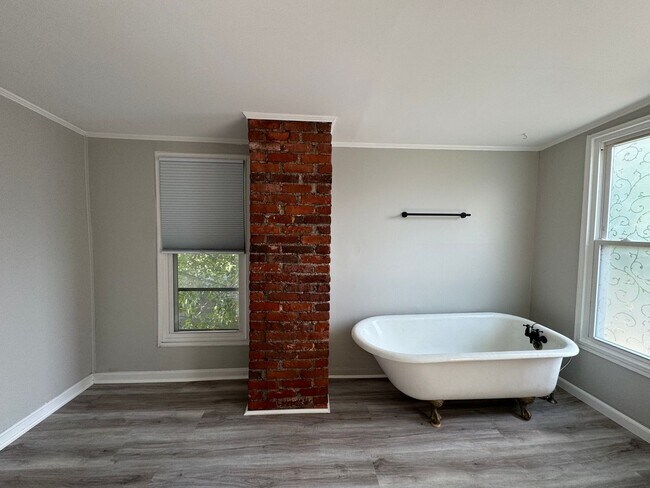 Building Photo - Beautifully Renovated 3 Bedroom Home in York