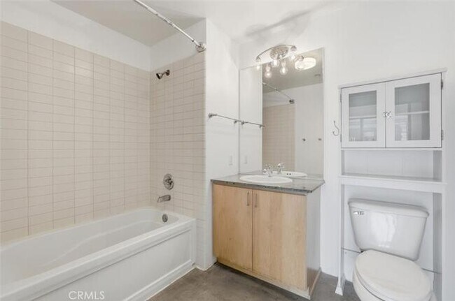 Building Photo - 285 W 6th St