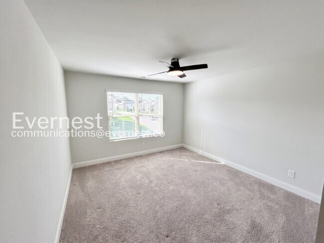 Building Photo - Spacious 4Beds 3.5Bath Single Family Rental with Modern Amenities / Available Now!