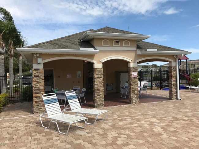 Building Photo - 2600 Revolution St