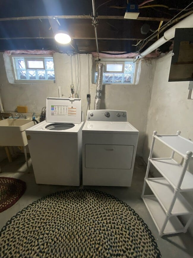 Building Photo - 125 N 9th Ave E