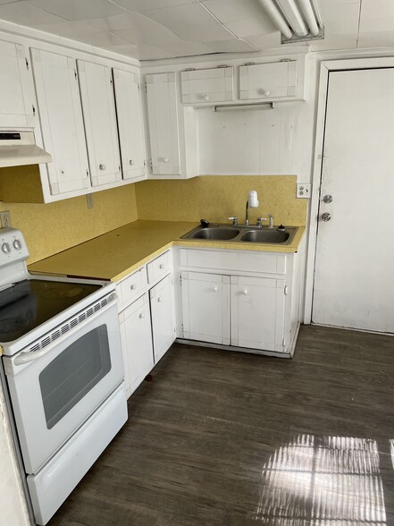 Building Photo - 1212 E Highland Ave