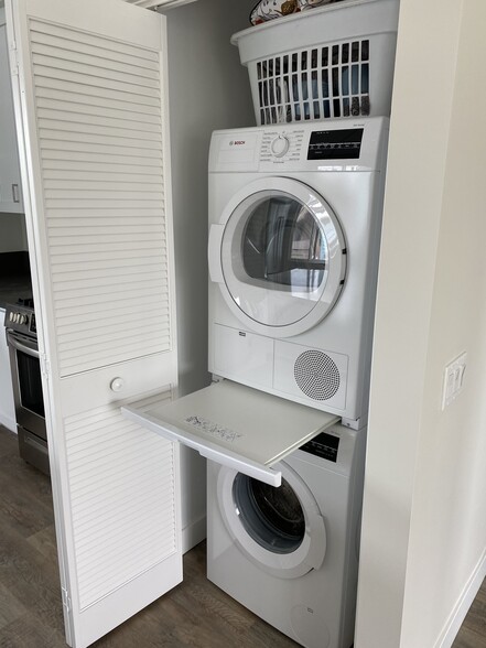 Washer dryer with pull out folding shelf - 3662 Quimby St