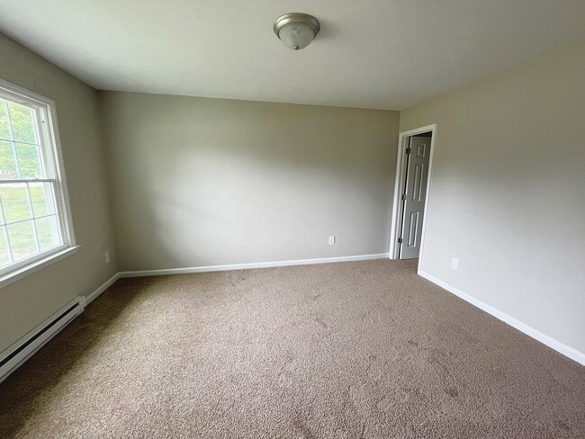 Building Photo - Renovated Greensboro Home