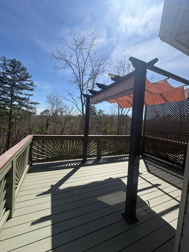 Building Photo - 4 Bedroom 3 Bath House